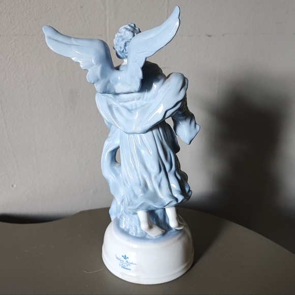 Eda Mann Porcelain Musical Sculpture - Plays Hark the Herald Angels Sing EUC - Picture 3 of 9